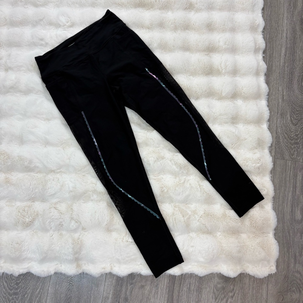 Victoria’s Secret Sport total knockout iridescent scalloped legging in black - L